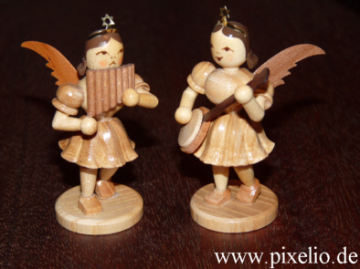 Holzfiguren: musizierende Engel