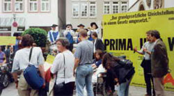 Bild: Szene vor dem alten Künzelsauer Rathaus